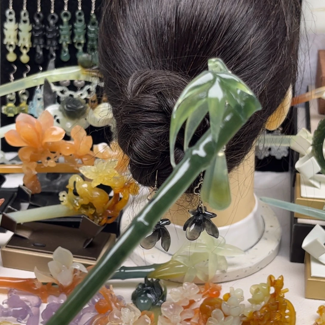 玥***妈蛇纹石玉合金发簪