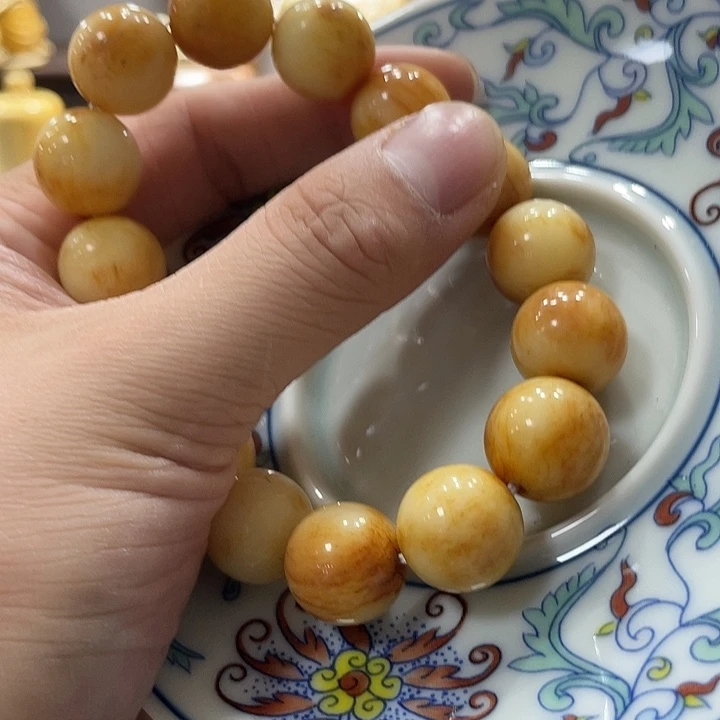 瓷片精致雕刻工艺品