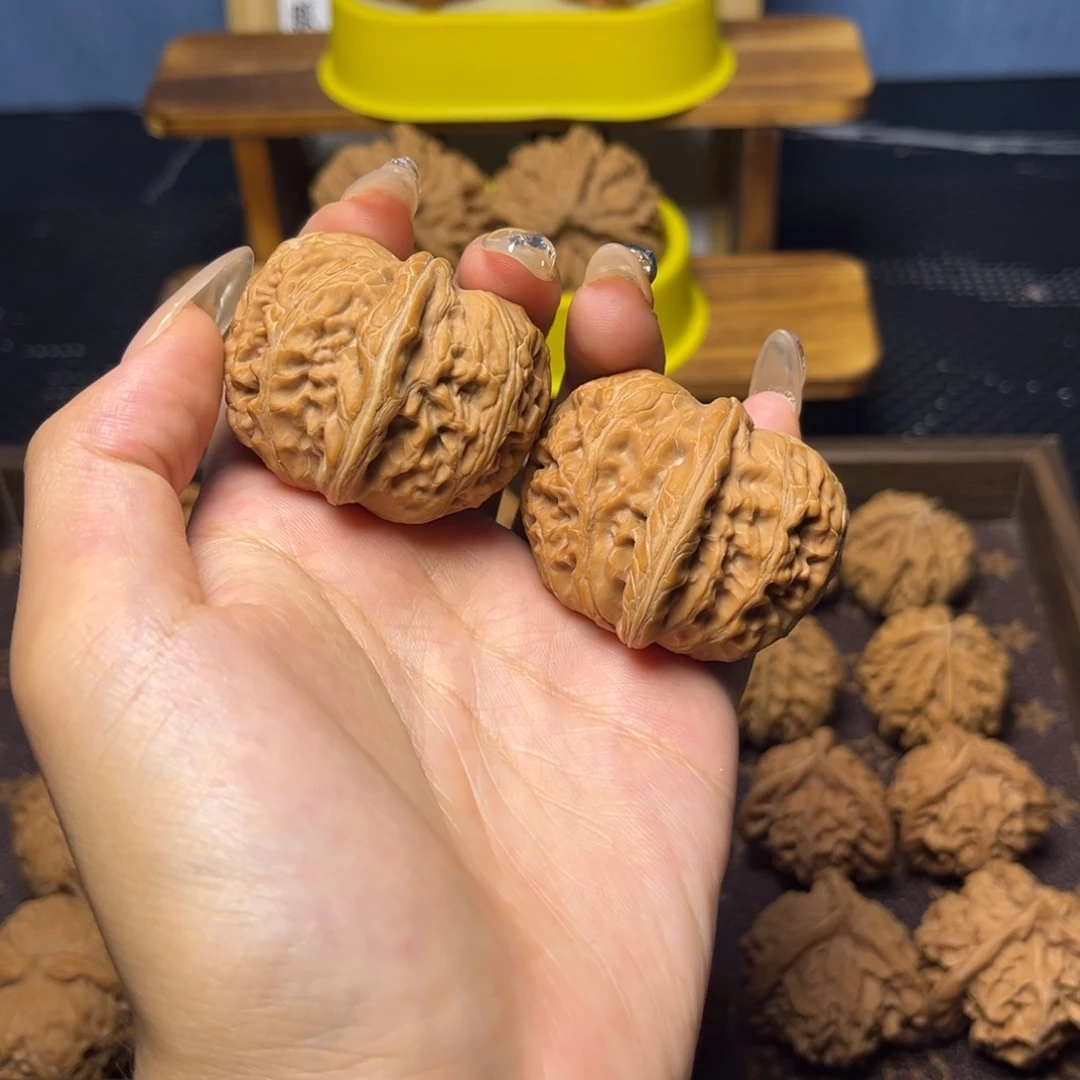 文玩核桃吊坠元宝44全白茬