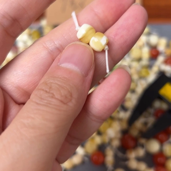 蜜蜡未镶嵌裸石7.2mm一对