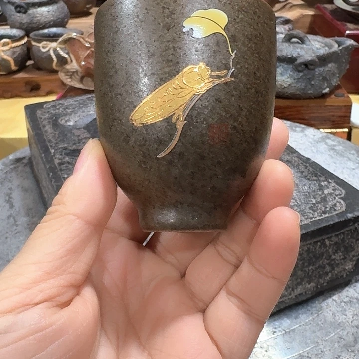 主人杯一个，瓷。。主人