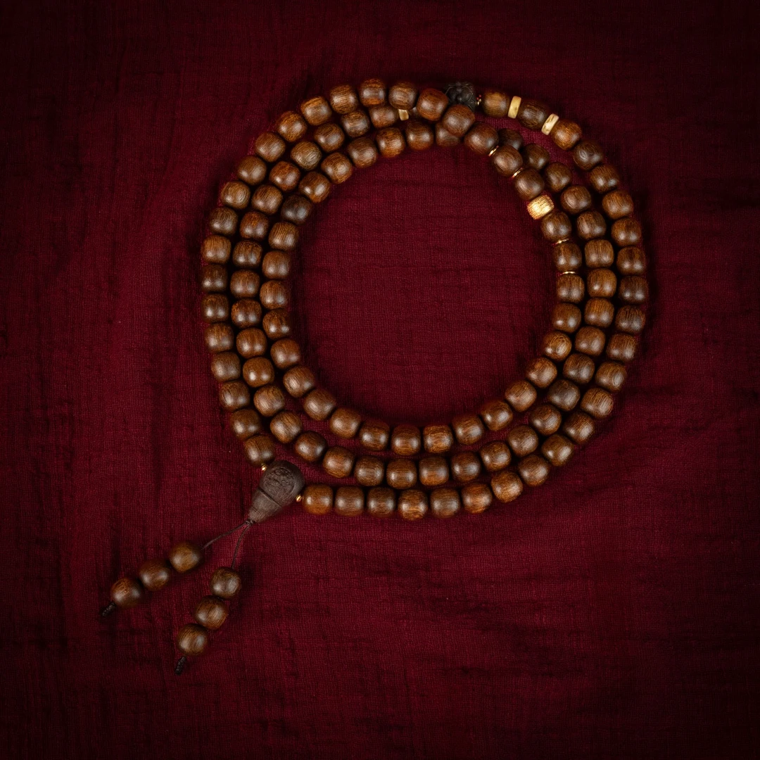 【沉水】富森红土W年土沉窖藏虫漏1.0老型珠配并蒂莲沉香木雕