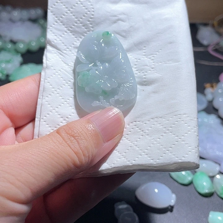 翡翠未镶嵌颈饰天