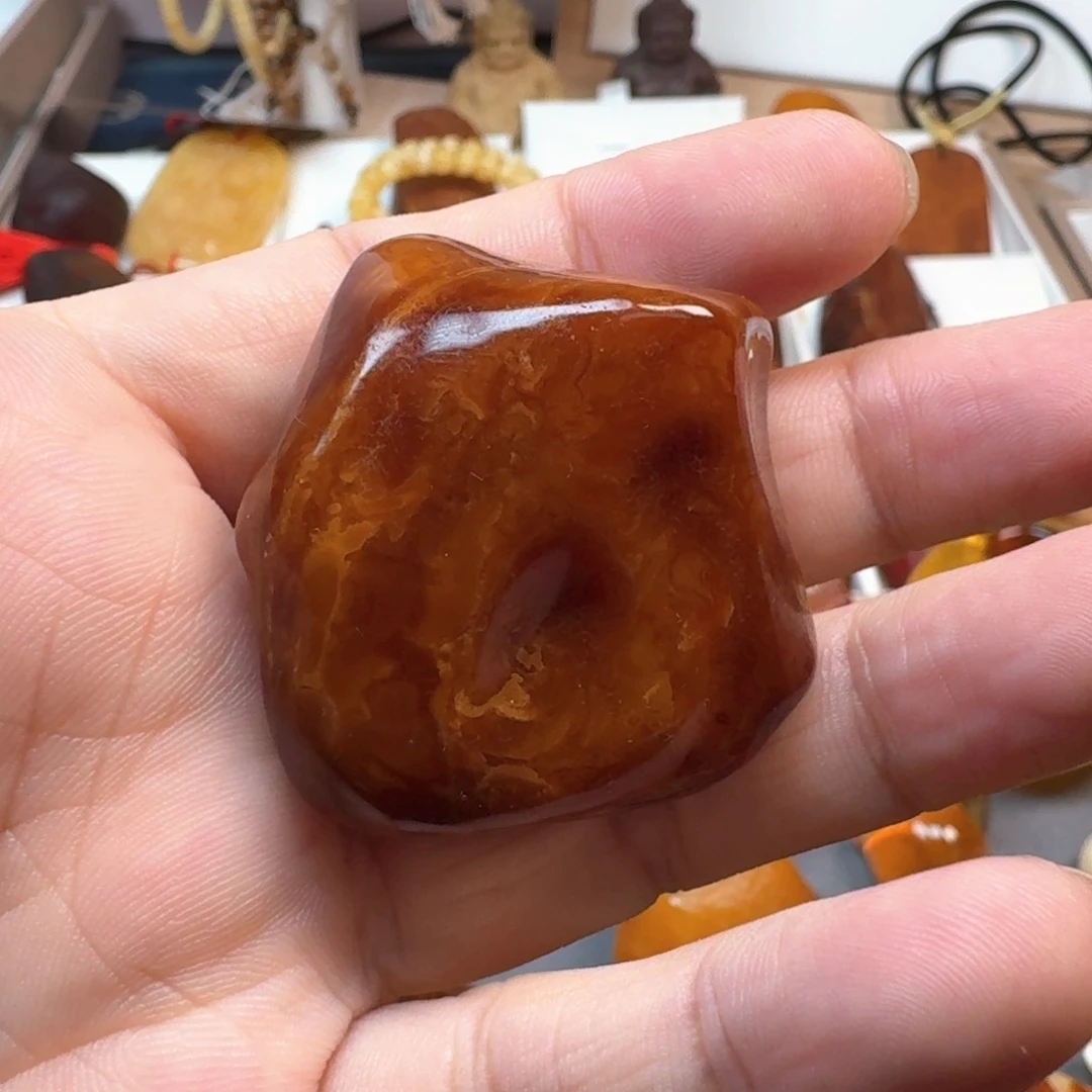 未镶嵌颈饰琥珀花蜡