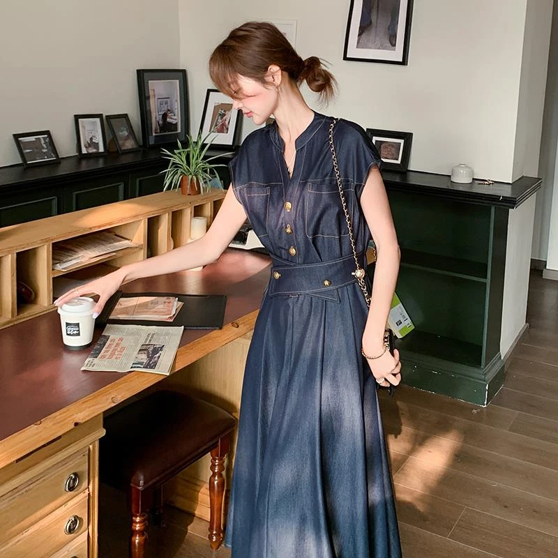 深蓝色高级设计感薄款牛仔长裙女2025夏季新款盐系气质收腰连衣裙