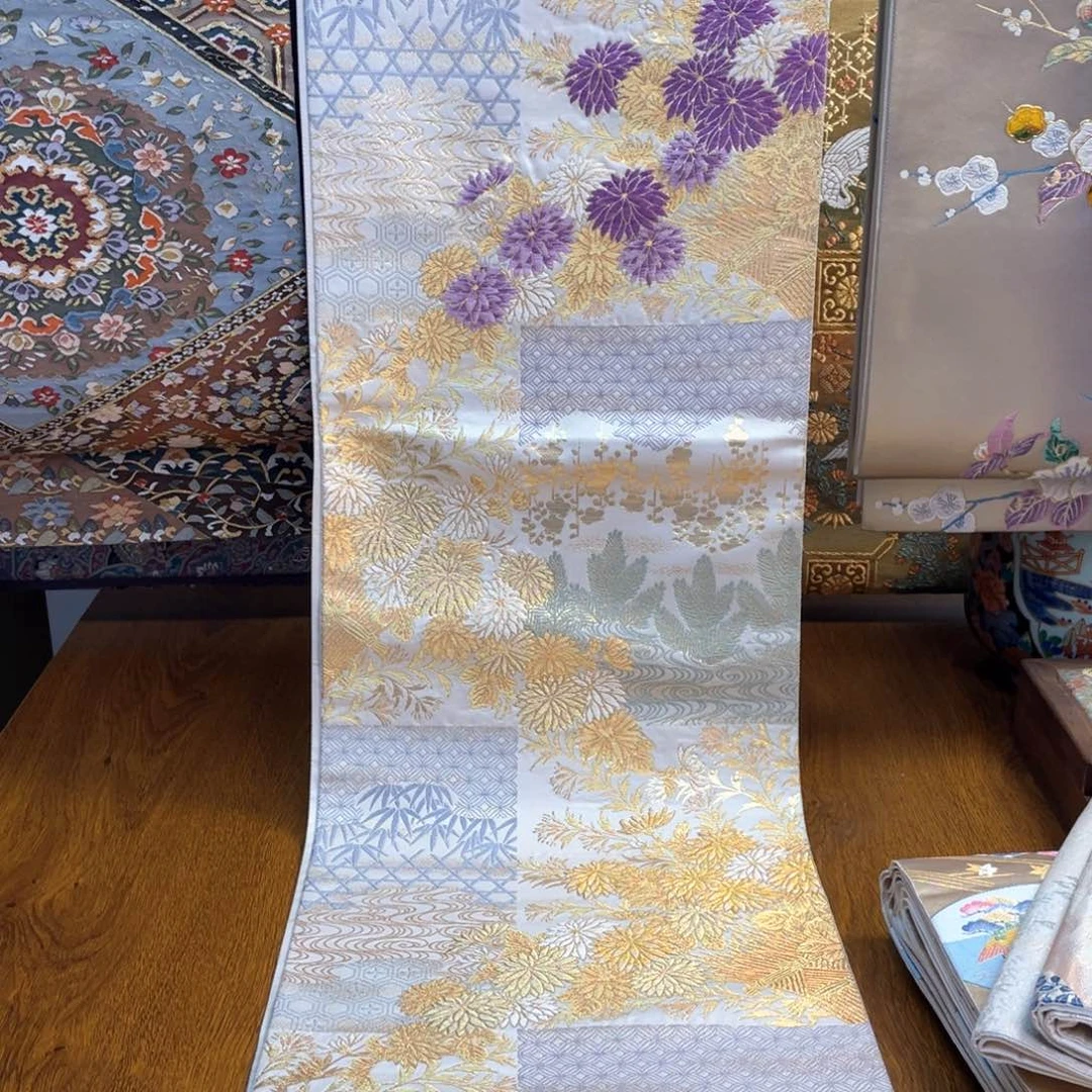 织绣六通团菊帝王紫