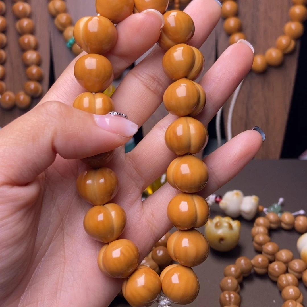 猴头核桃吊坠手持