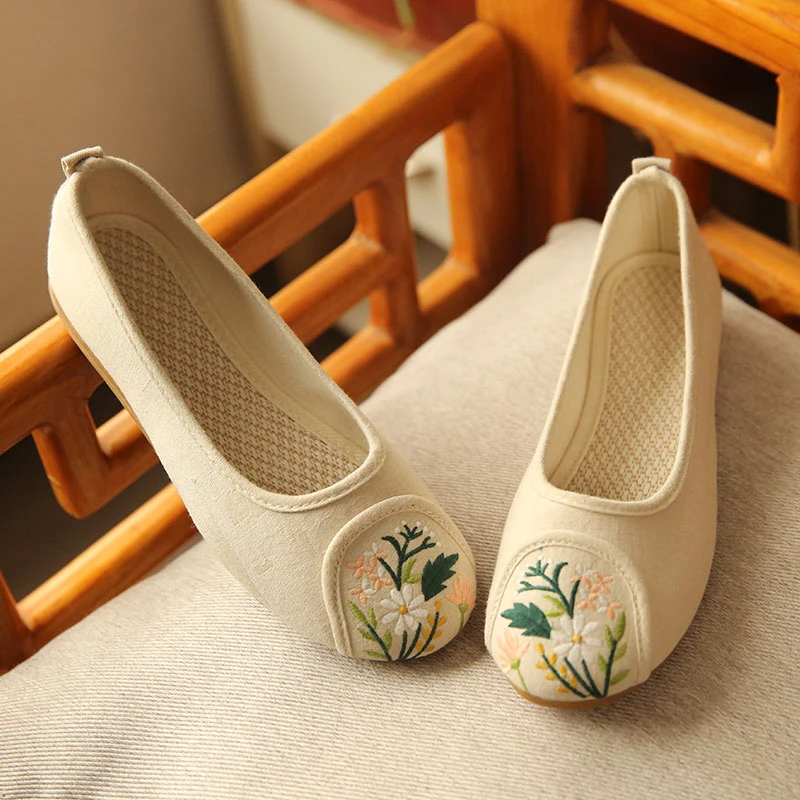 2025新款国风绣花鞋软底透气新中式民族风老北京布鞋旗袍鞋妈妈鞋