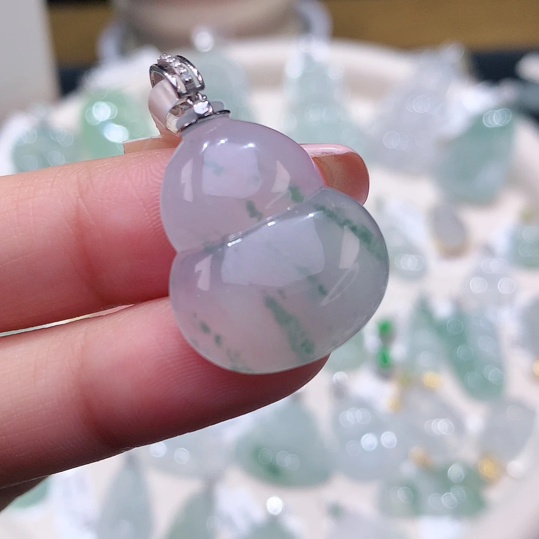 颈饰18K金镶嵌翡翠葫芦