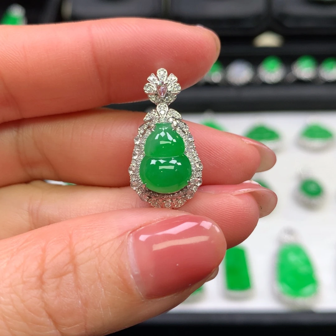 翡翠吊坠(不含链)18K金镶嵌