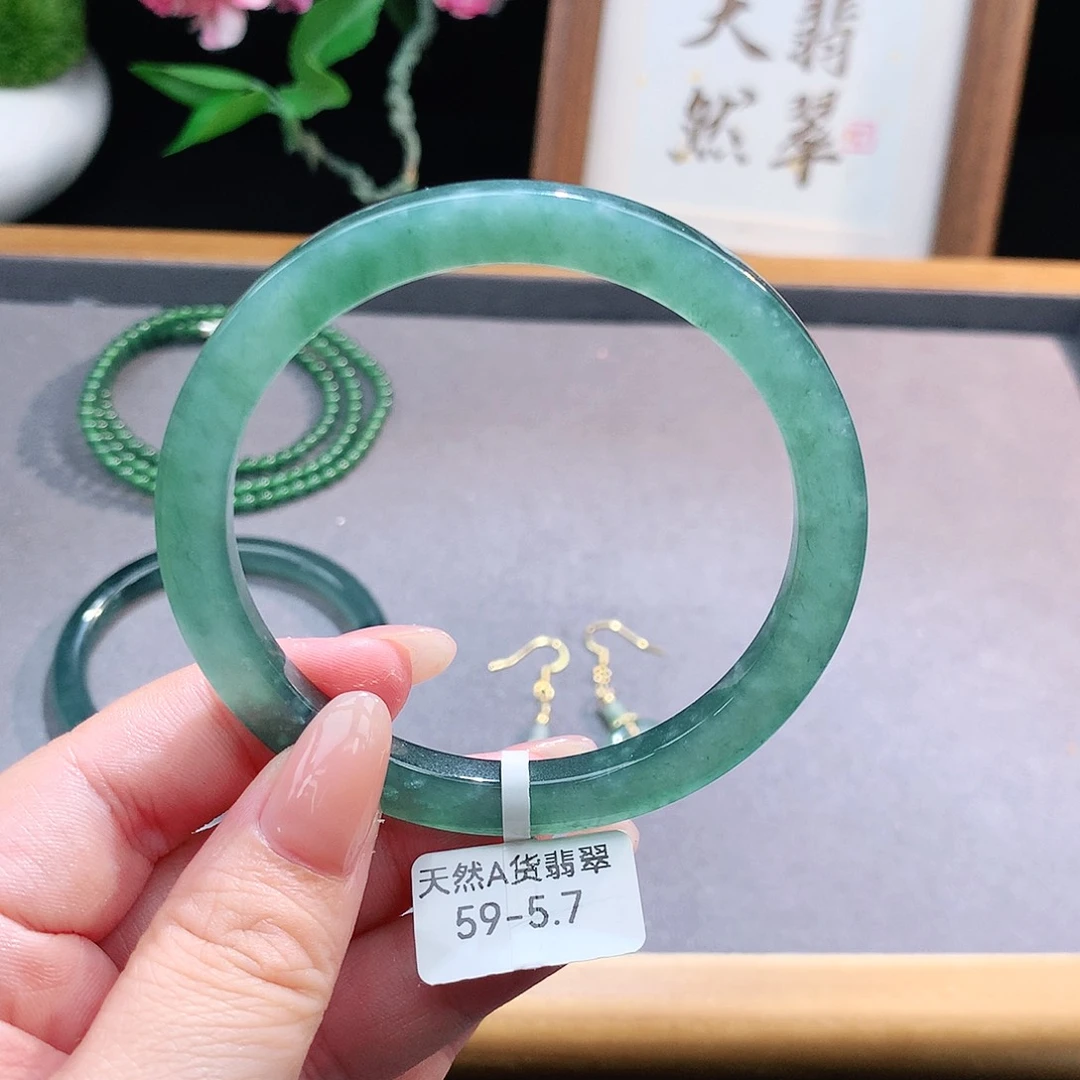 未镶嵌手镯（圆镯）翡翠