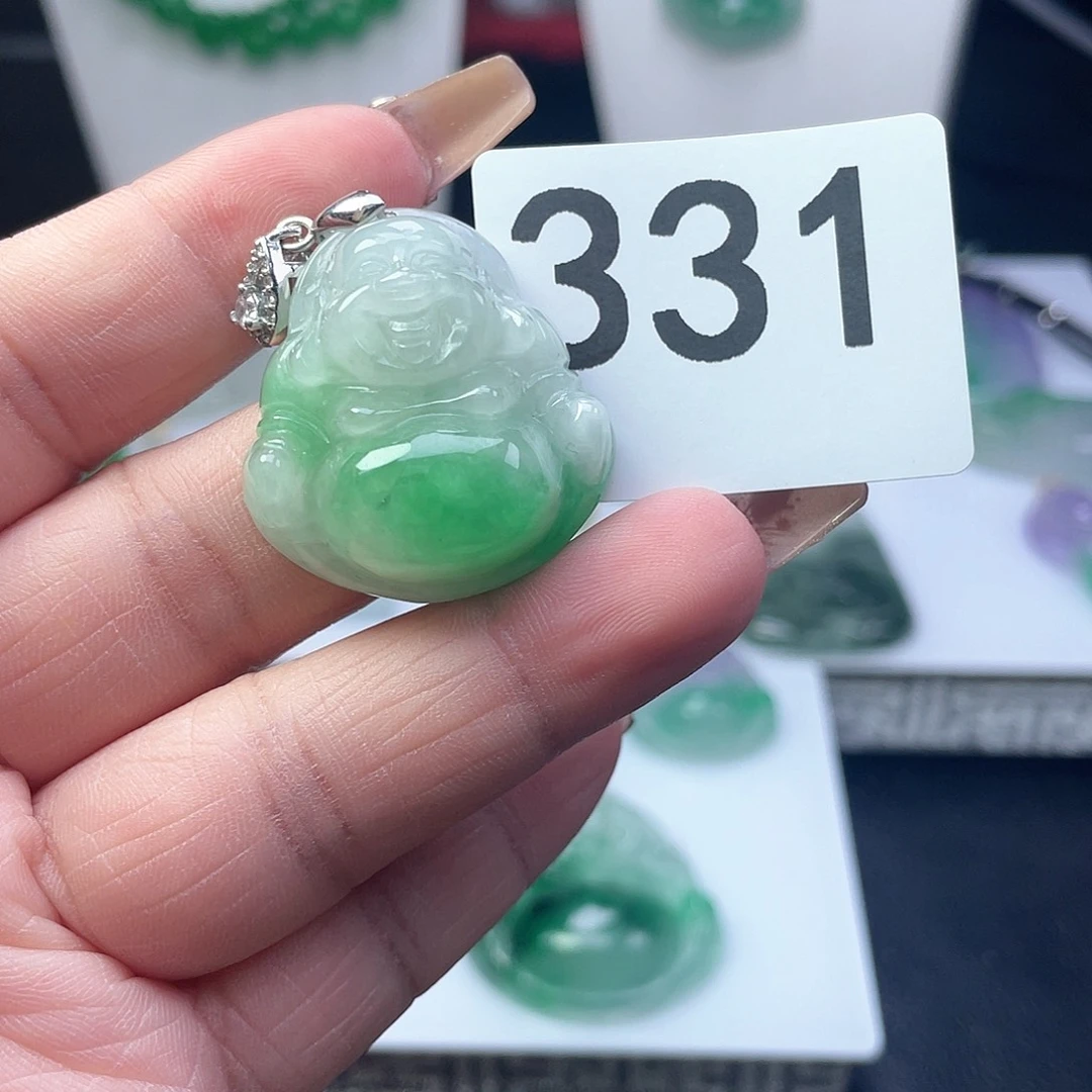翡翠吊坠(赠链)未镶嵌