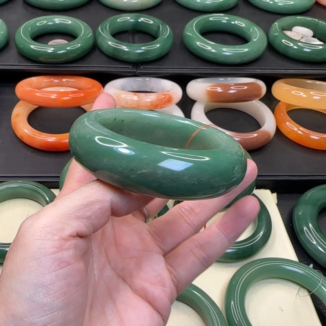 石英岩玉未镶嵌手镯