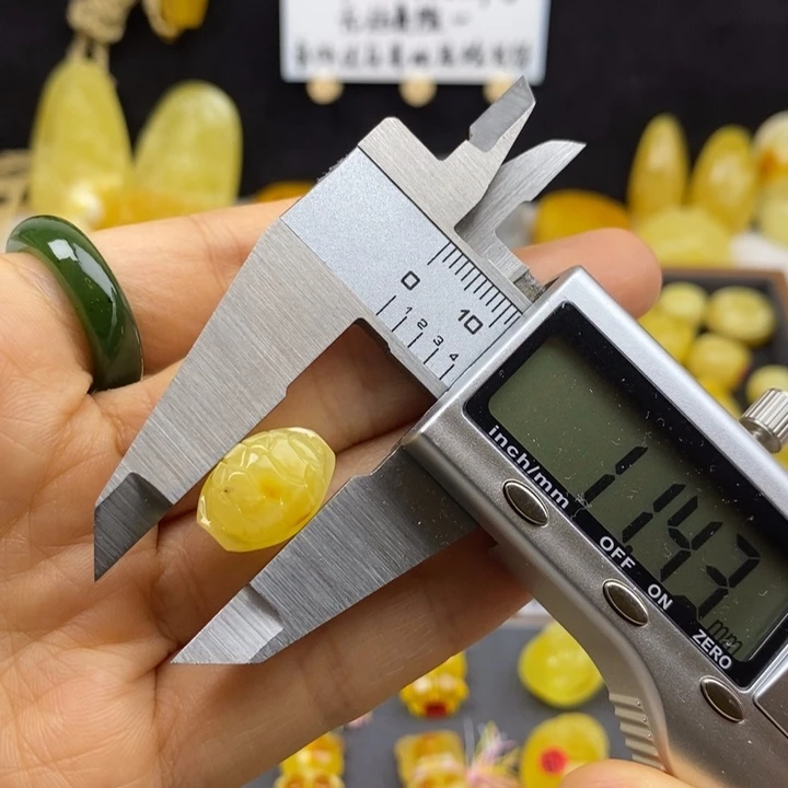 未镶嵌蜜蜡裸石微瑕