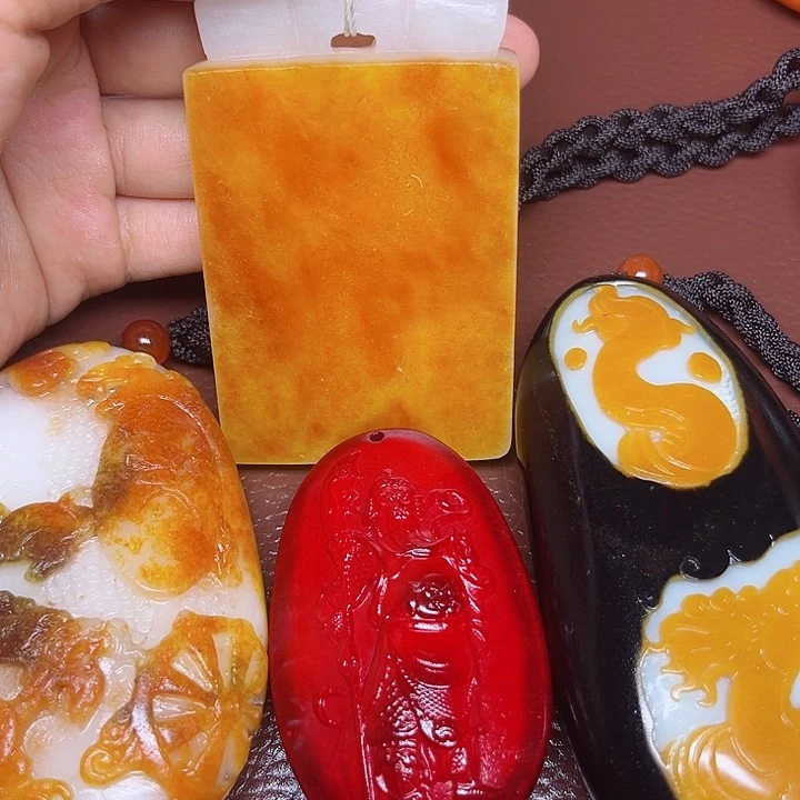 子***潇和田玉未镶嵌颈饰