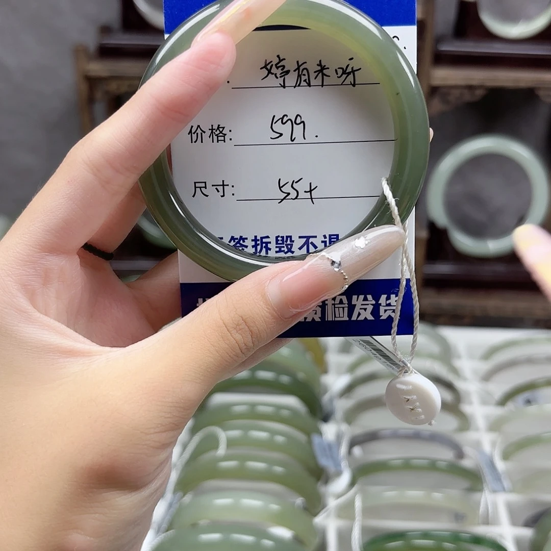 未镶嵌手镯和田玉婷***?