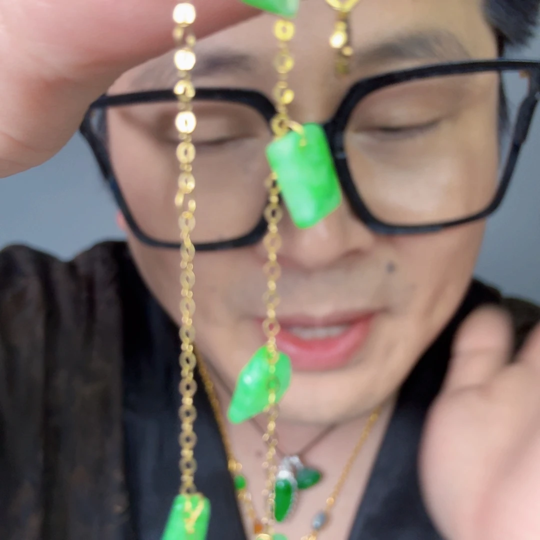 翡翠18K金镶嵌颈饰一件