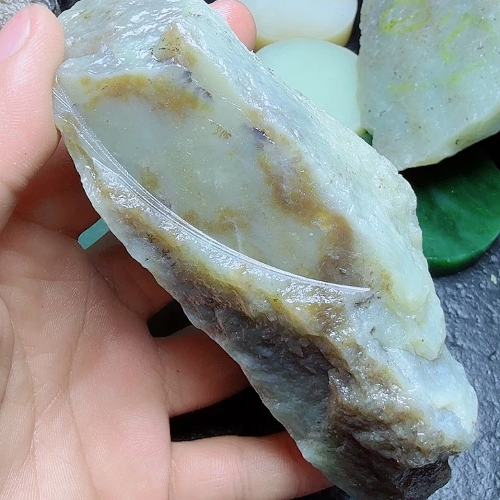 和田玉（糖玉）未镶嵌珠宝奇石