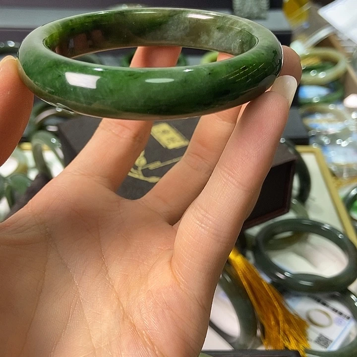 ****和田玉（糖玉）未镶嵌手镯