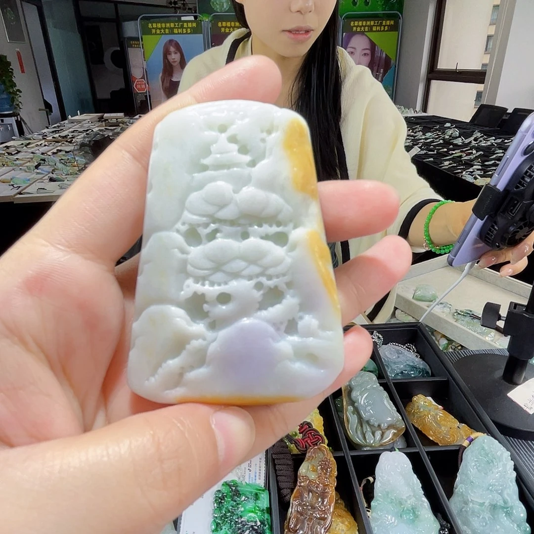 颈饰未镶嵌翡翠一个
