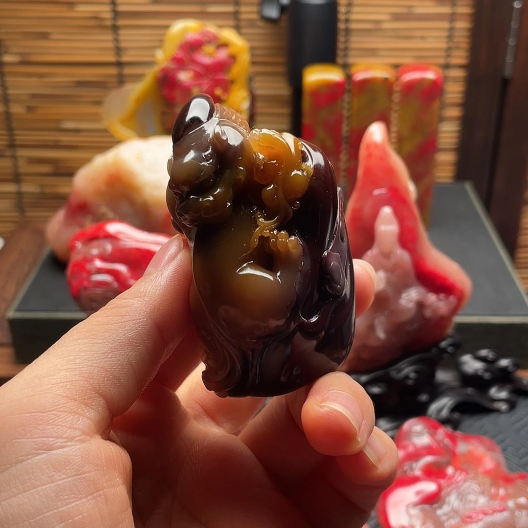 雄***社昌化石鸡血石手玩件