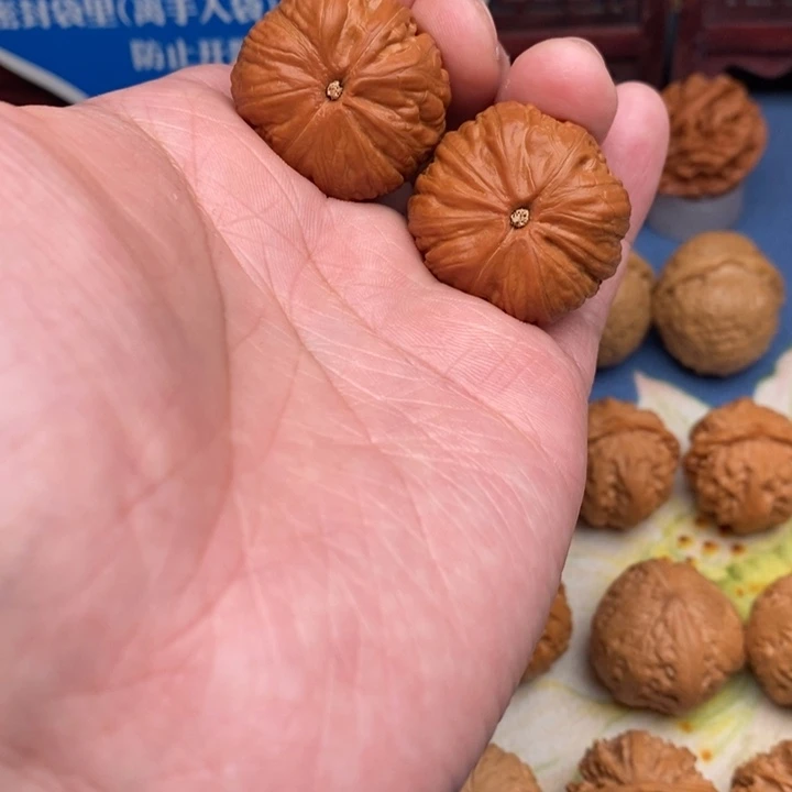 文玩核桃把件菊花底