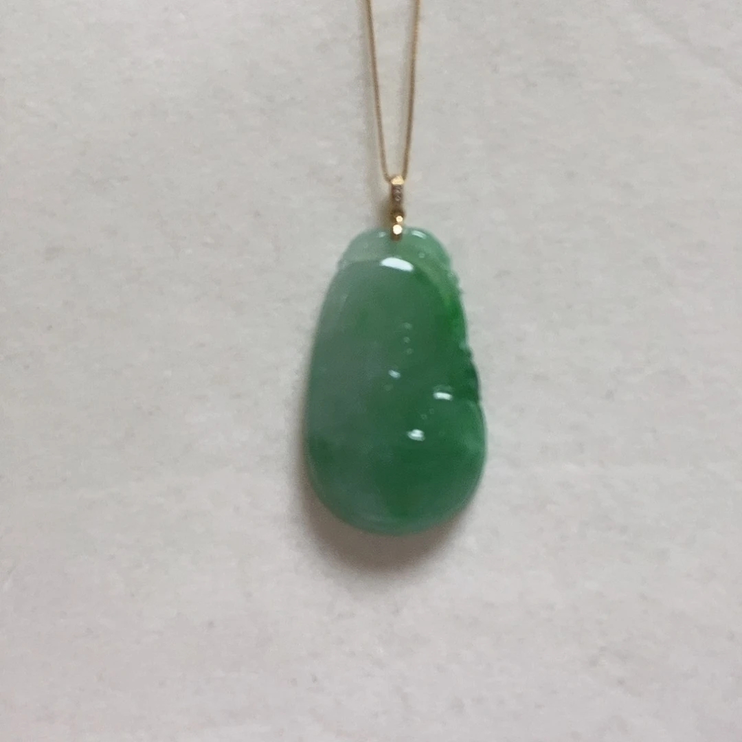 翡翠18K金镶嵌颈饰世**业简单