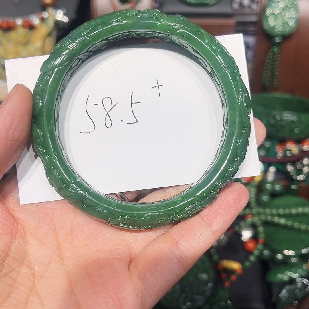 颈饰未镶嵌和田玉（糖玉）艾****）