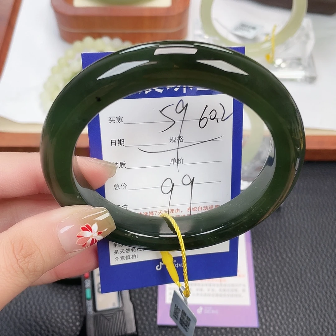 和田玉未镶嵌手镯