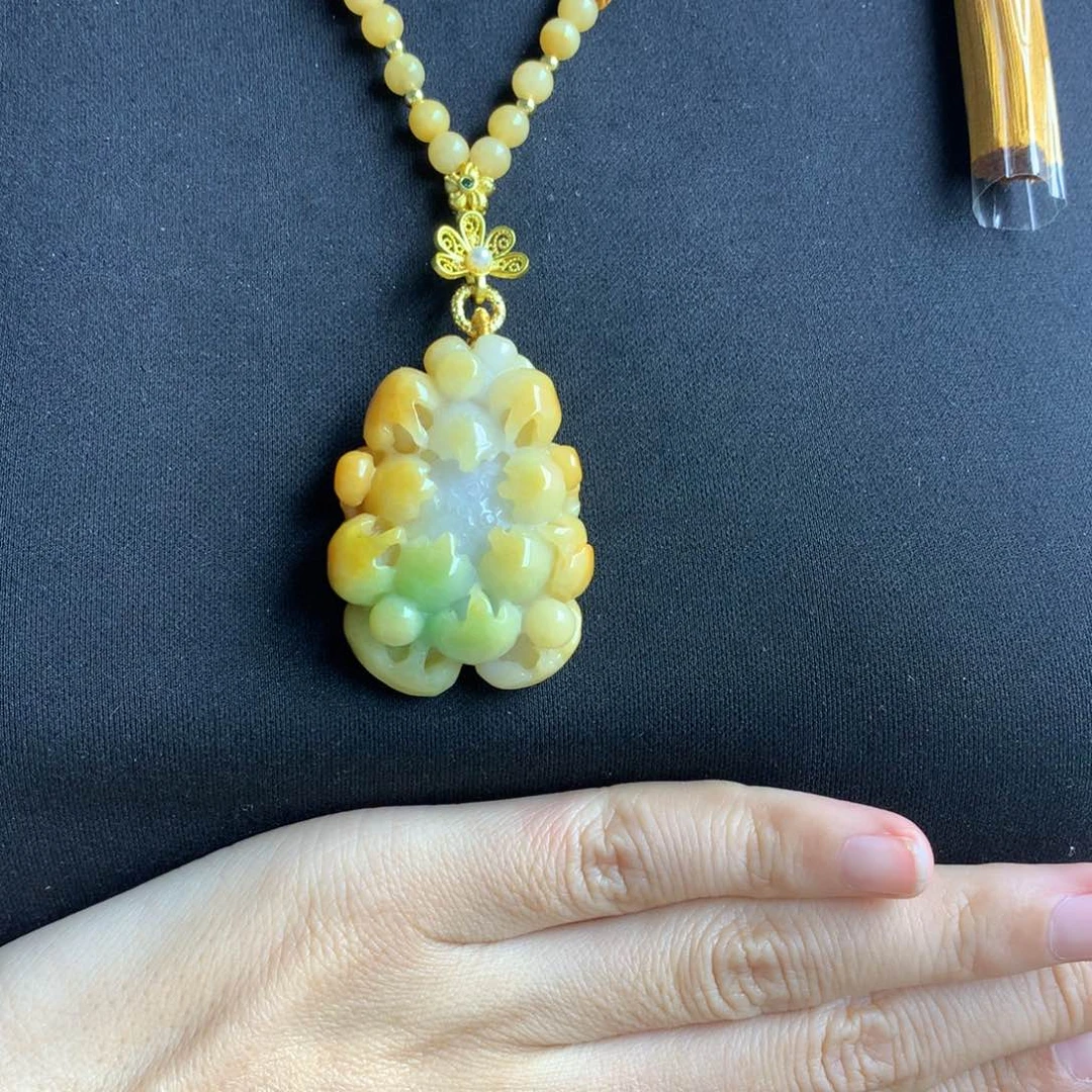 翡翠颈饰未镶嵌翡翠