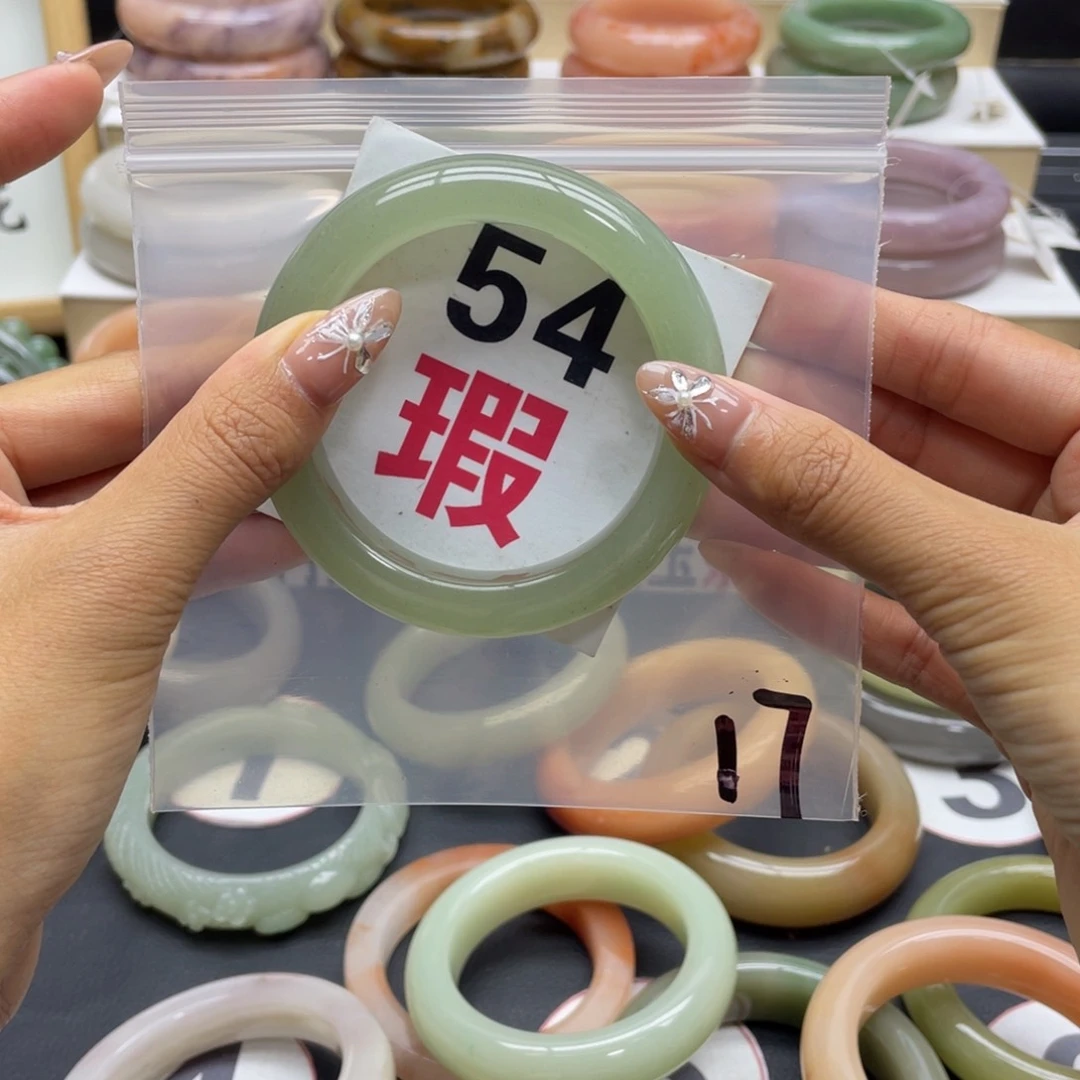 未镶嵌手镯石英岩玉