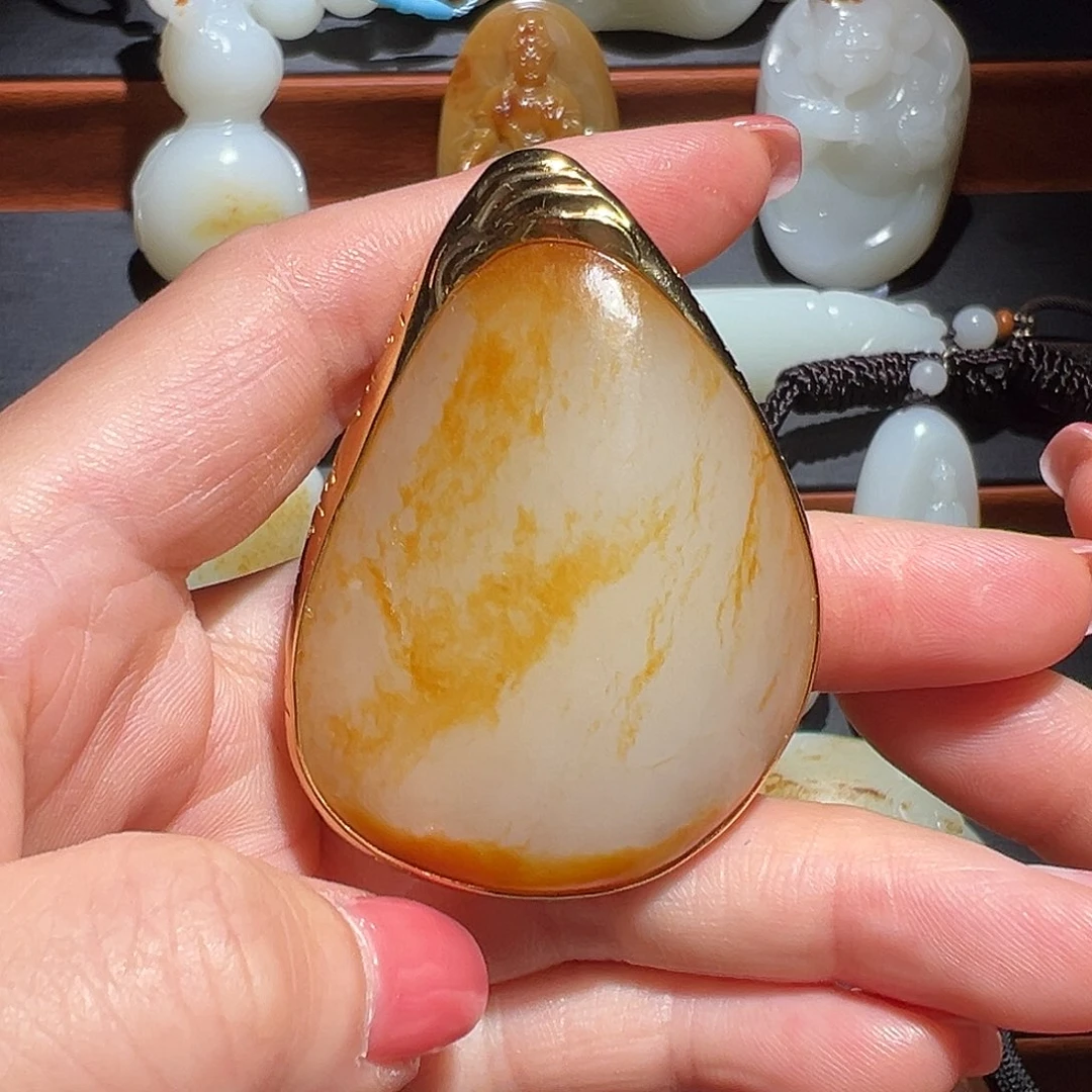 和田玉18K金镶嵌颈饰