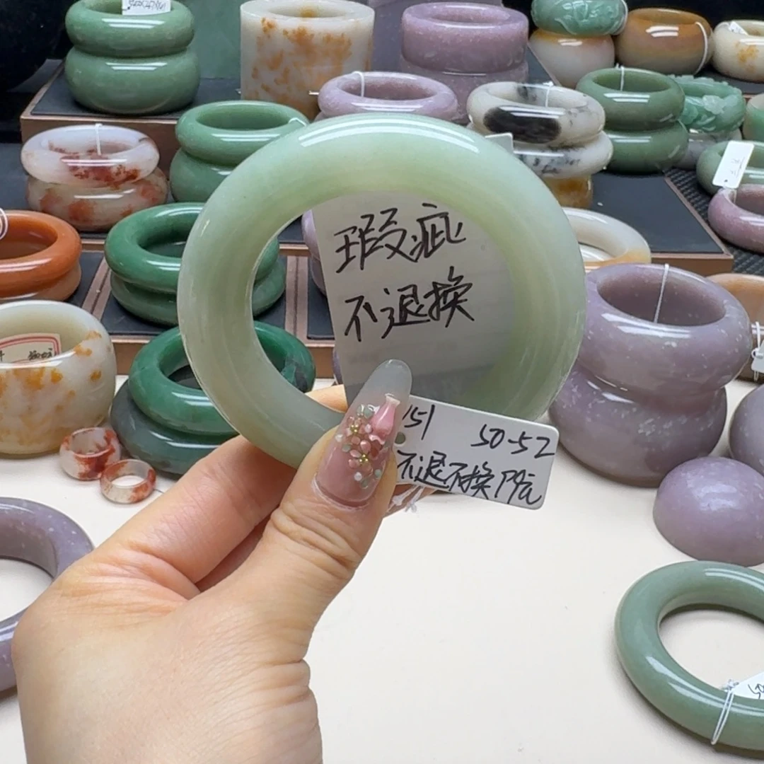 石英岩玉未镶嵌手镯