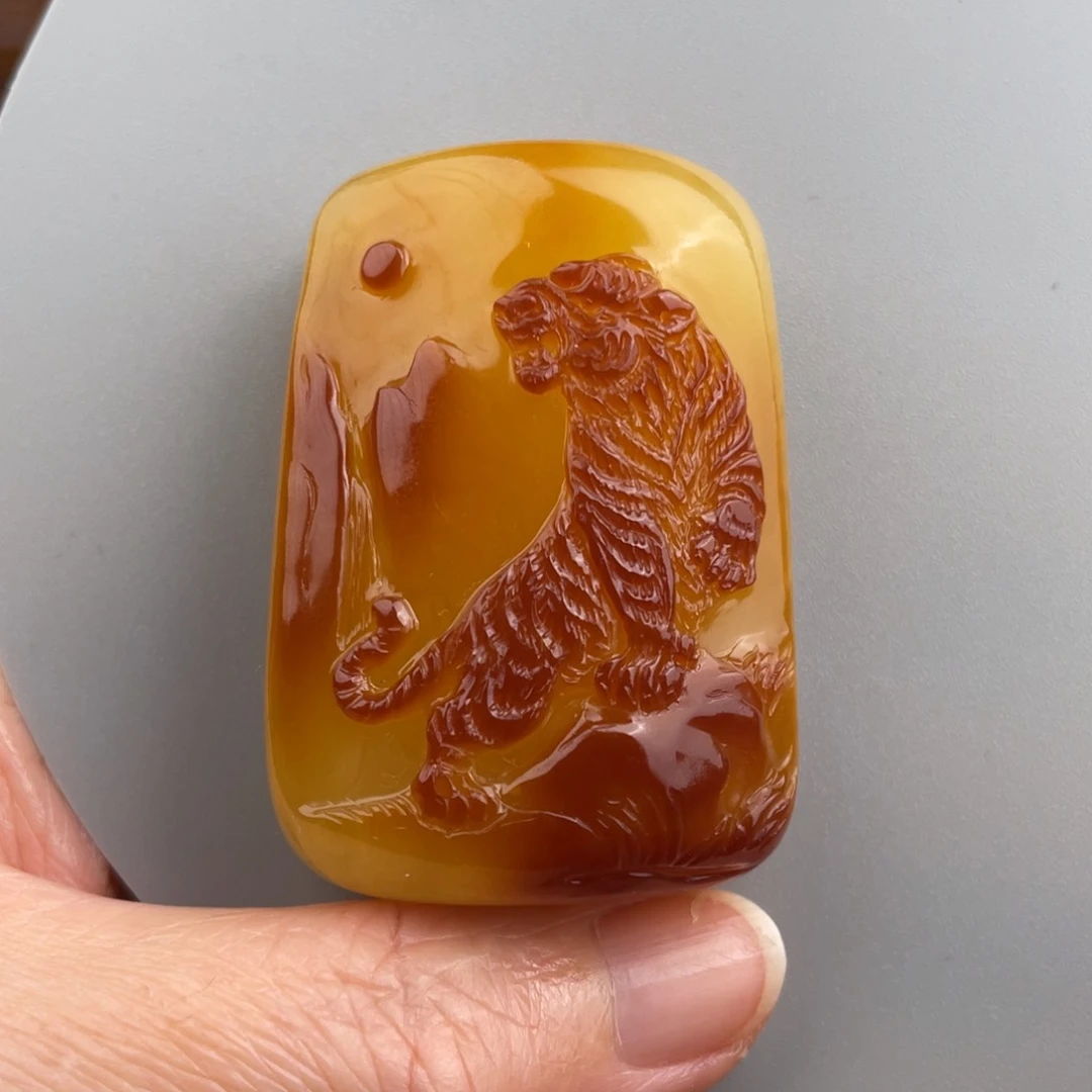 定制琥珀未镶嵌蜜蜡虎牌
