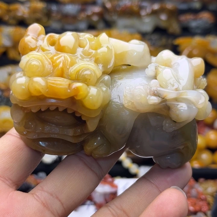 石英质玉（黄龙玉）未镶嵌颈饰