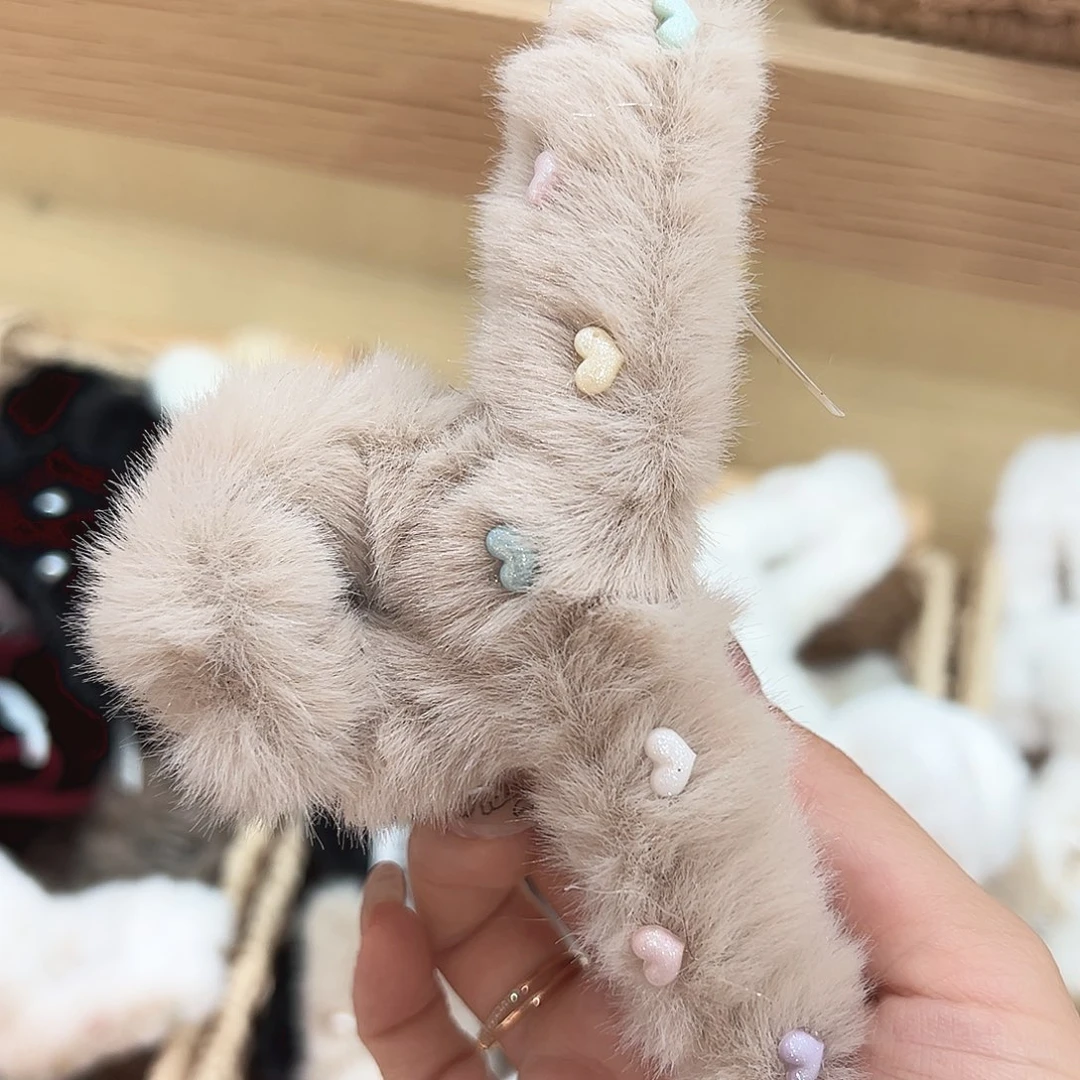 皮质铁合金爱心卡其色毛毛抓夹