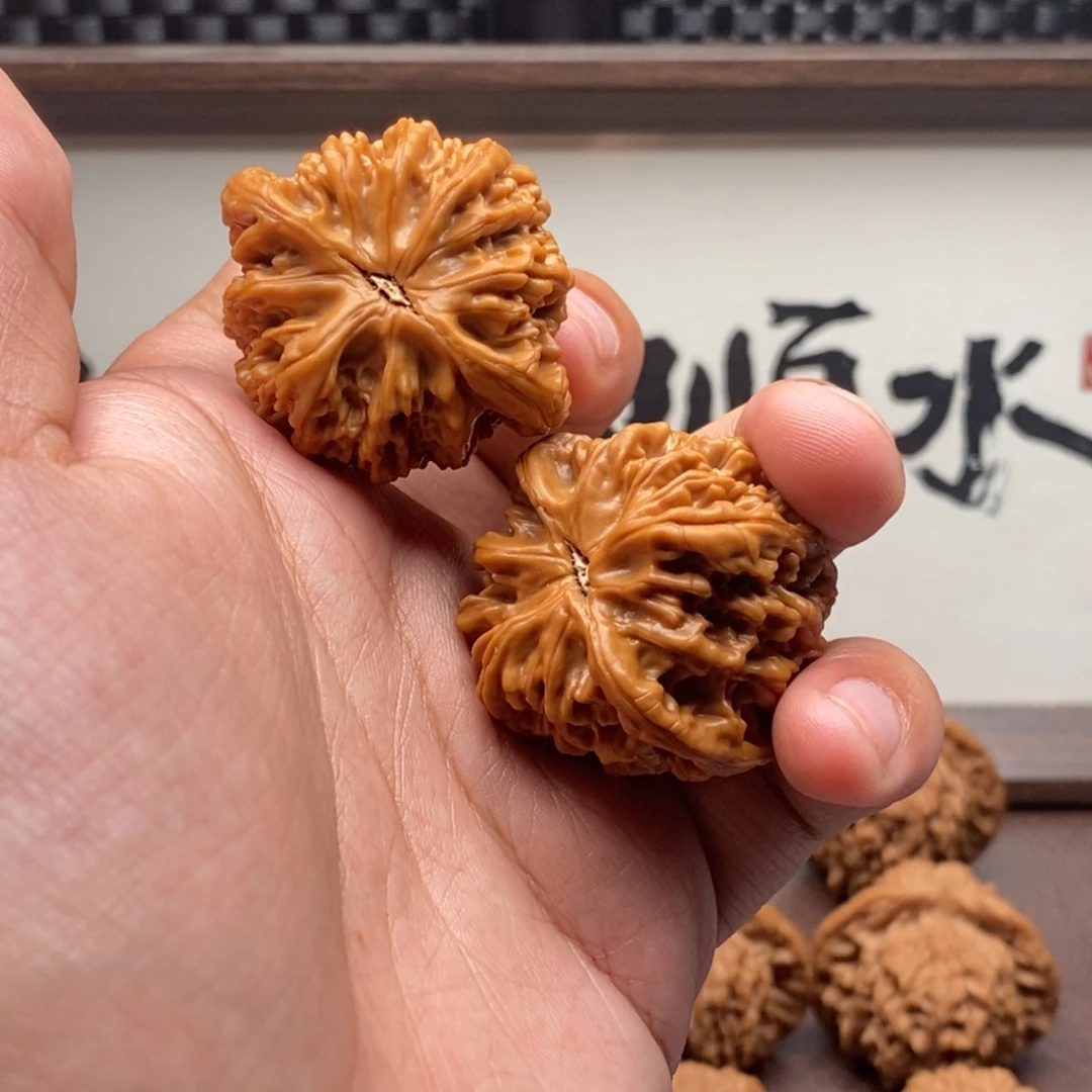 扶***上文玩核桃吊坠全品饕餮