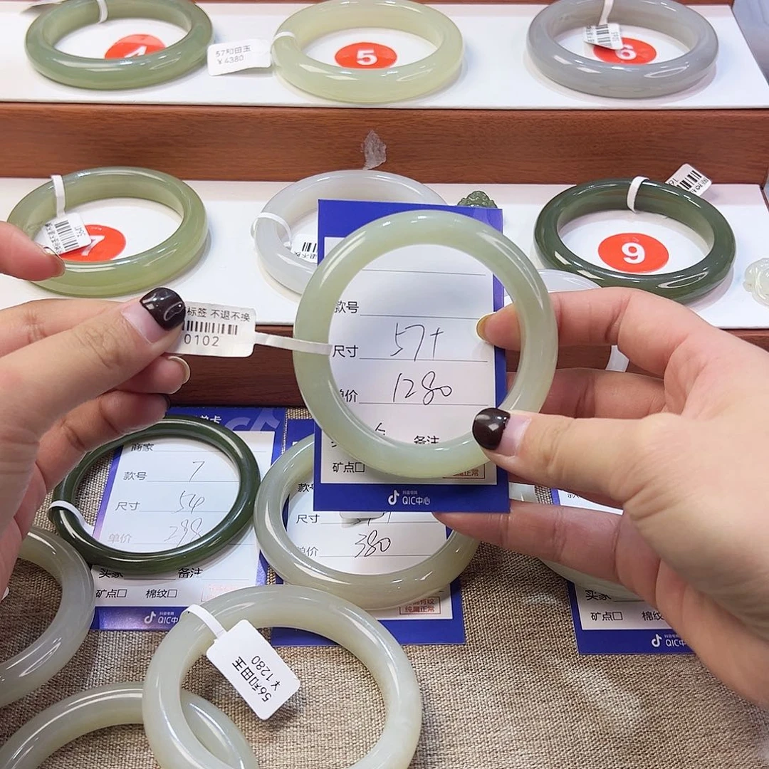 未镶嵌手镯和田玉金**?