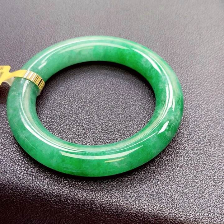*****翡翠手镯未镶嵌翡翠