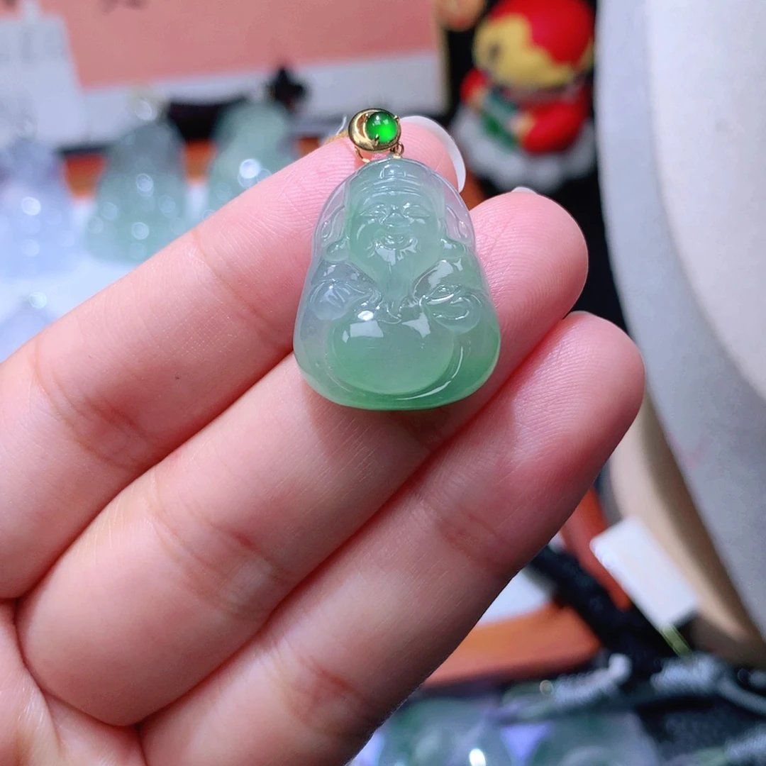 颈饰18K金镶嵌翡翠财神爷
