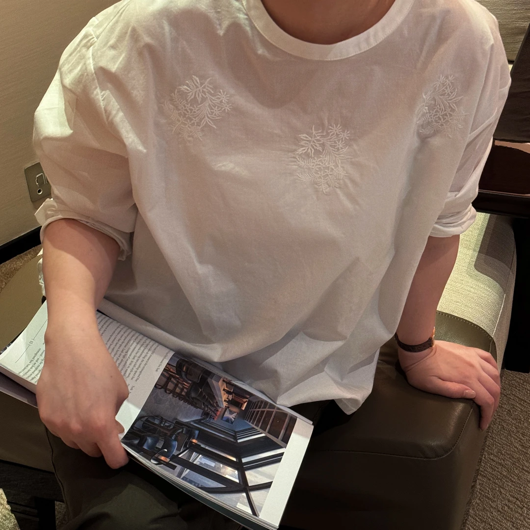 Ms.Qnn“私服”系列全棉花朵刺绣宽松圆领长袖白色衬衫 39T630 Q姐