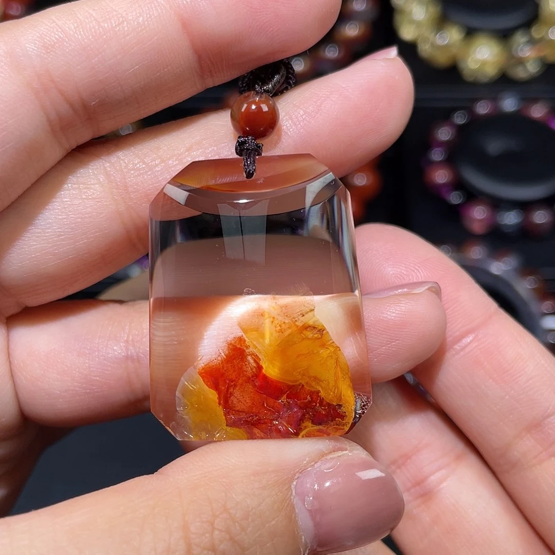 水晶胶花吊坠未镶嵌淡***?