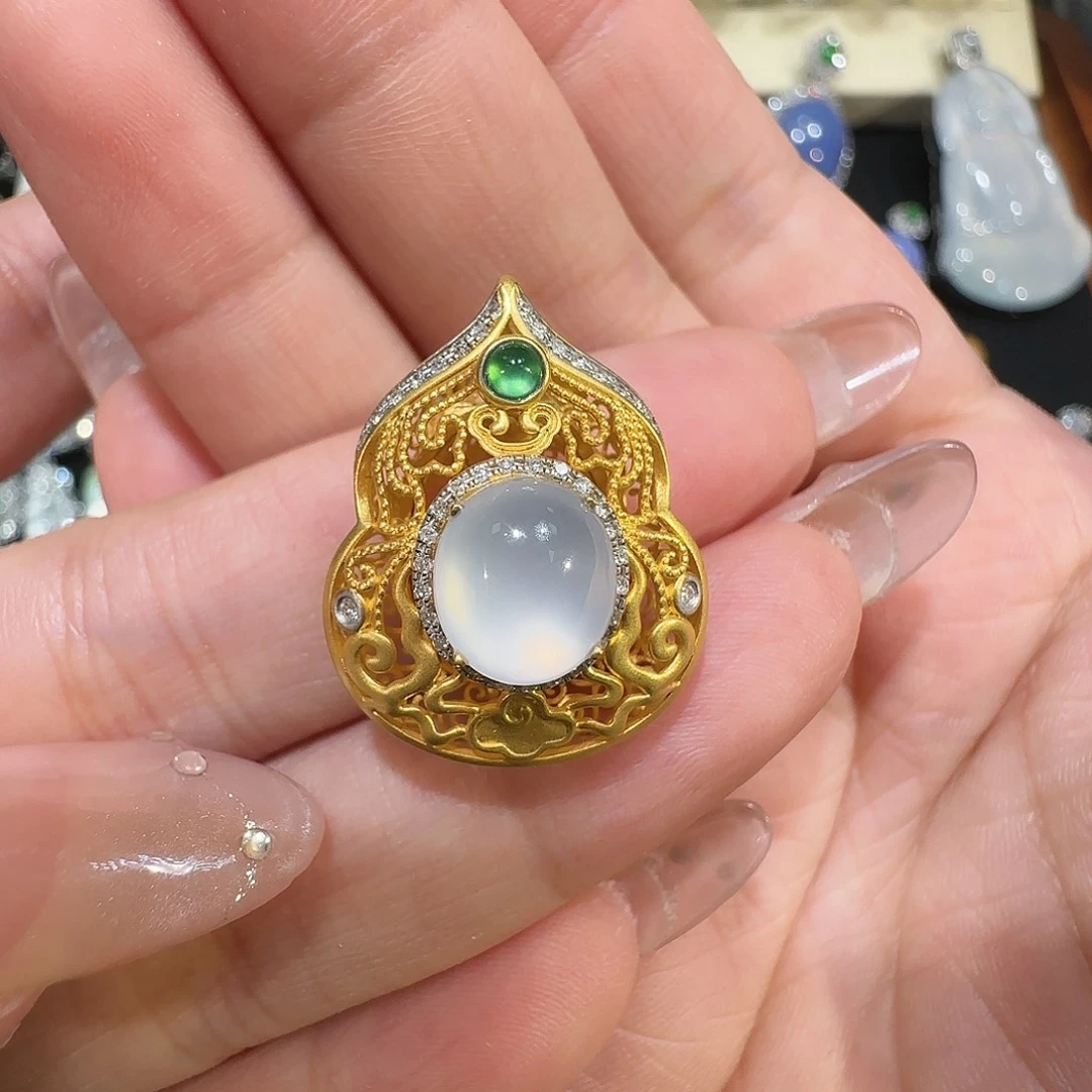 【闪购商品】颈饰18K金镶嵌翡翠