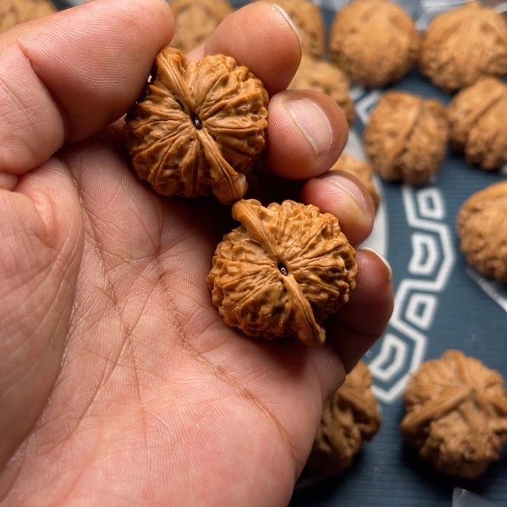 文玩核桃吊坠核王