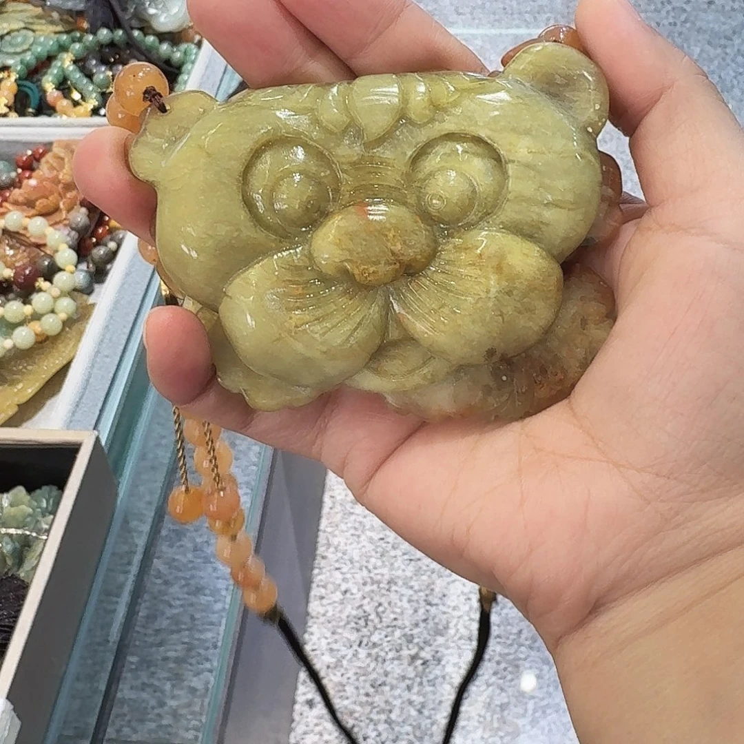 岫玉未镶嵌颈饰吊坠