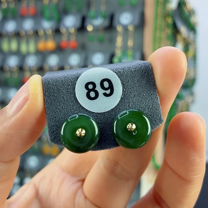 和田玉18K金镶嵌耳饰