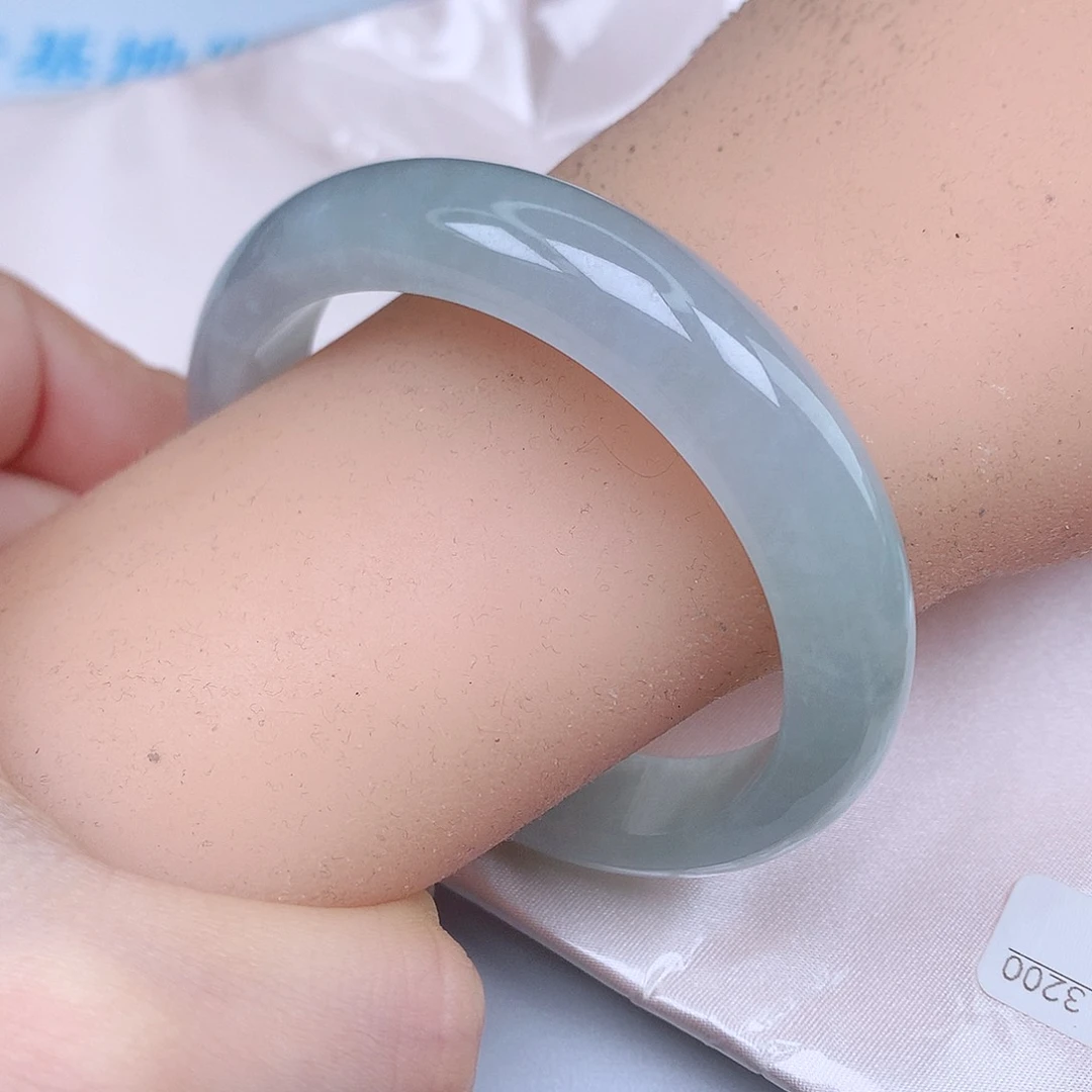 翡翠手镯未镶嵌天然