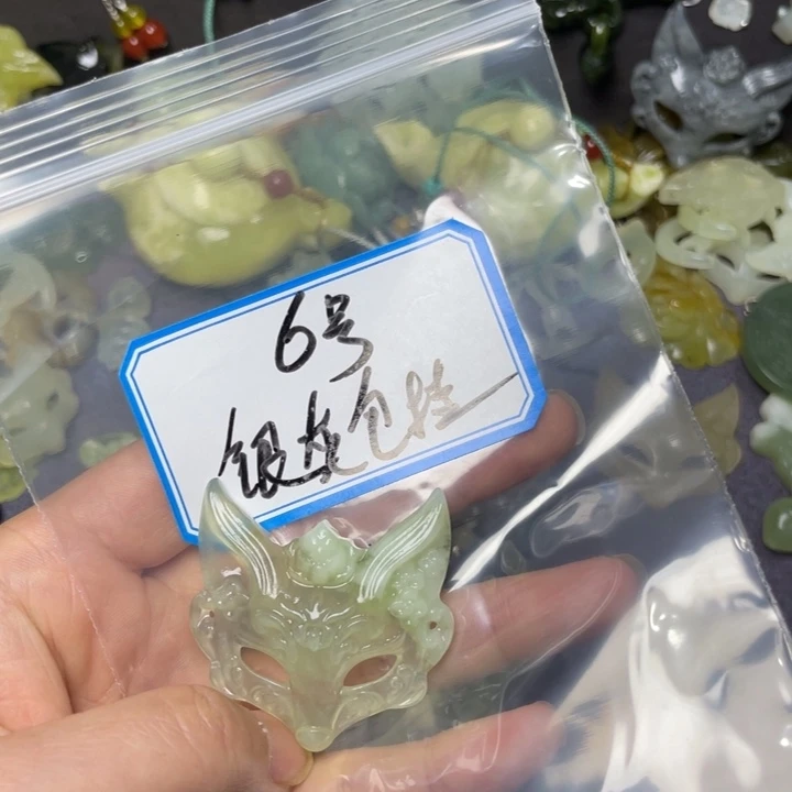 蛇纹石玉颈饰合金久****妖