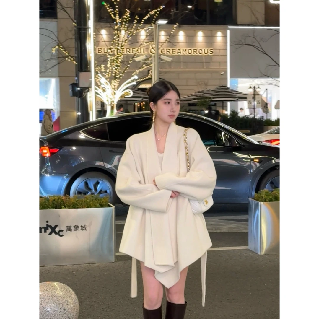 唐笑笑「不对称浴袍领型巨显高显瘦」韩版小众气质短款大衣2-F820