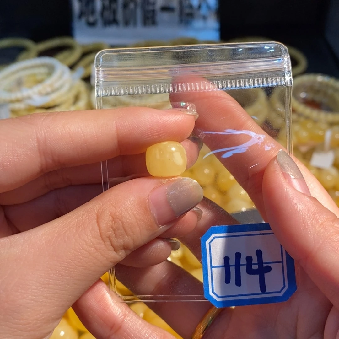 未镶嵌琥珀珠宝奇石114